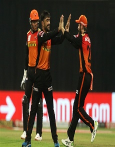 IPL 2020: सनराइजर्स हैदराबाद ने चखा जीत का स्वाद, दिल्ली को 15 रन से हराया, देखें Photos  